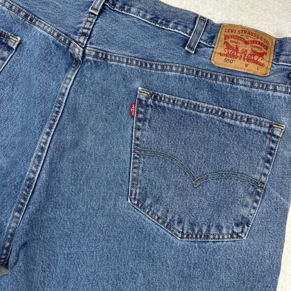 Levi's 550 Relaxed Fit Jeans Mens 46x30 Blue Tapered Leg Medium Wash